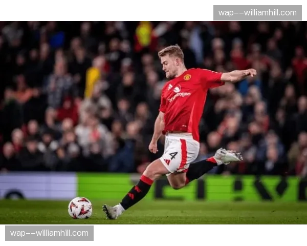 红魔荷兰中卫德利赫特背部旧伤未愈，高空防守存在隐患